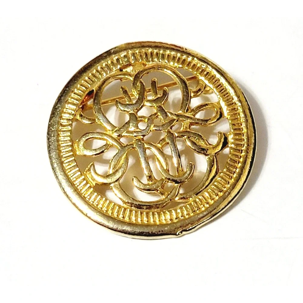 Vintage Monogram Brooch Pin, Gold-tone Scrolly Retro Jewelry 1‎ 3/8